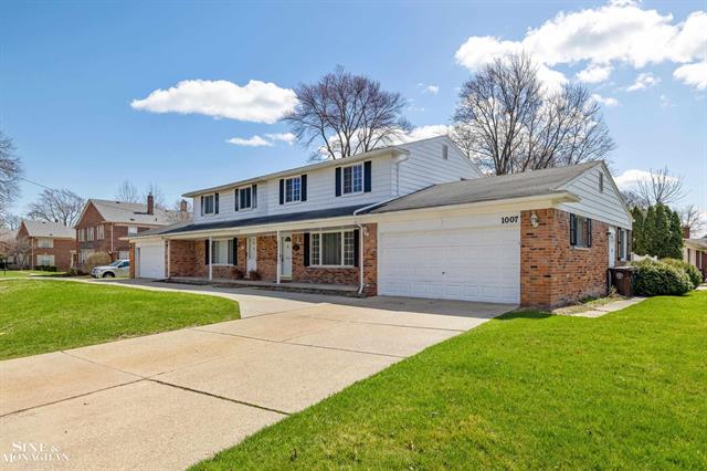 front view picture of 1007 Vernier Road, Grosse Pointe, MI. 48236
