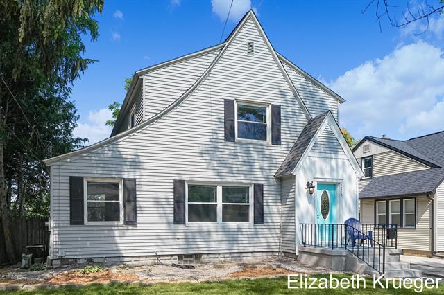 front view picture of 1215 Emeraldne  Avenue, Grand Rapids, MI. 49505