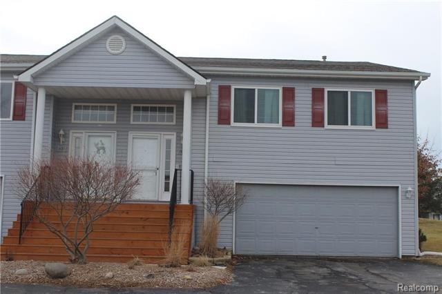 front view picture of 1133 Lakeview Circle, Grand Blanc, MI. 48439