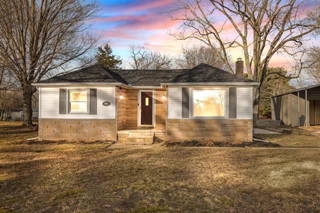 front view picture of 3960 W Hallett Rd, Hillsdale, MI. 49242