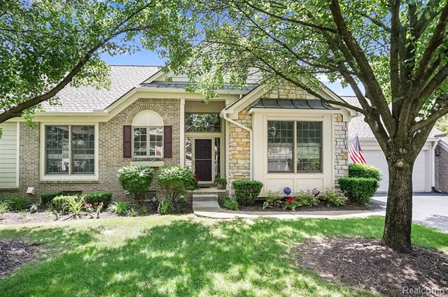 front view picture of 16822 Lochmoorw  Circle, Northville, MI. 48168