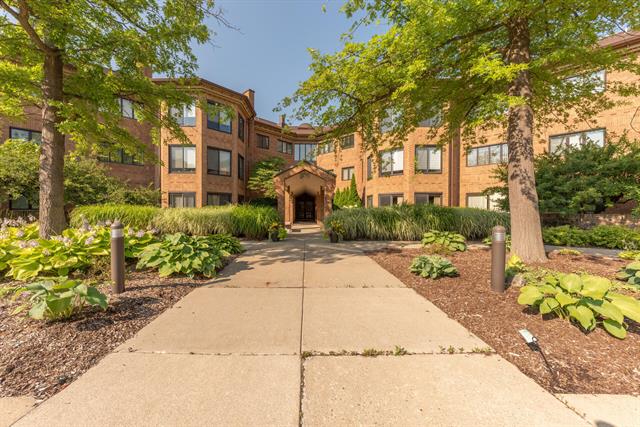 front view picture of 2115 Nature Cove Court, Ann Arbor, MI. 48104
