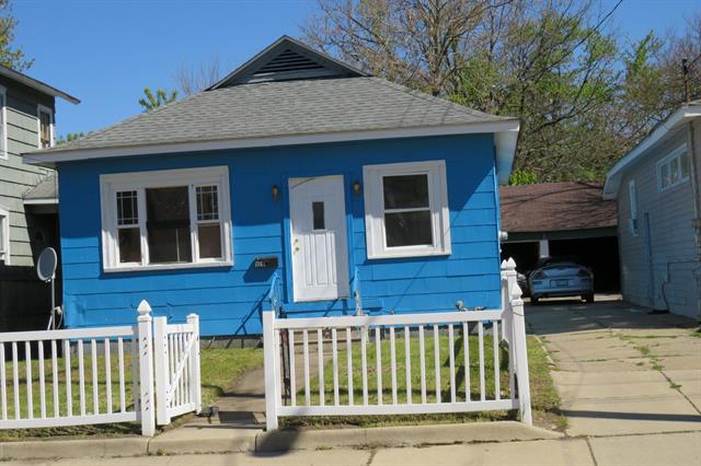 front view picture of 109 Calhoun Street, Battle Creek, MI. 49017