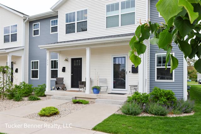 front view picture of 239 Monroe Avenue, Muskegon, MI. 49441