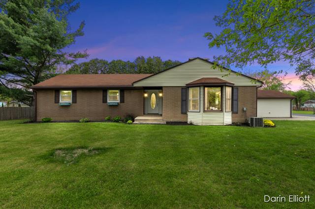 front view picture of 417 E Grant St, Sheridan, MI. 48884