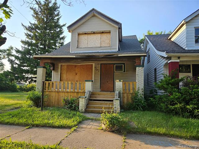 front view picture of 8721 Traverse Street, Detroit, MI. 48213