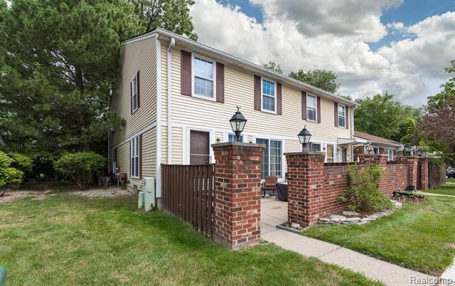 front view picture of 39426 Old Dominion Drive, Clinton Township, MI. 48038