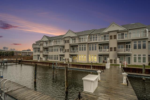 front view picture of 2411 Lake Avenue, Muskegon, MI. 49445