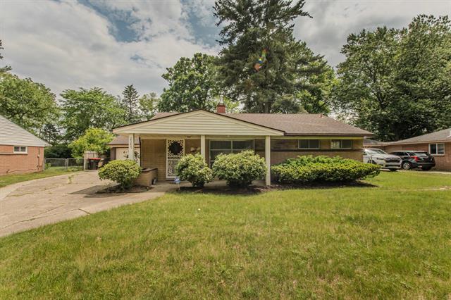 front view picture of 25255 Orchard Grove St, Southfield, MI. 48033