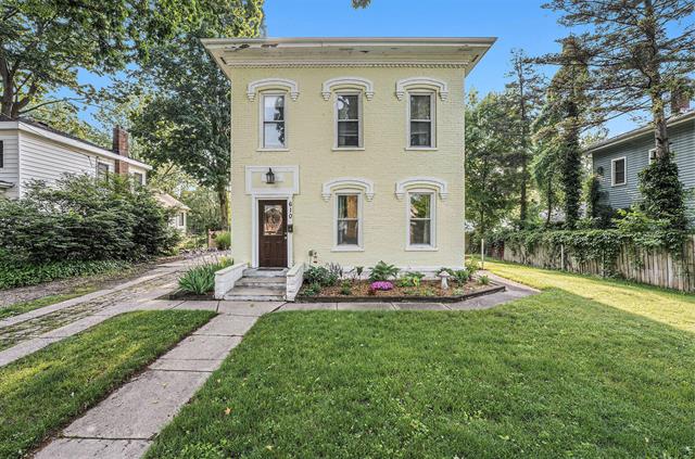 front view picture of 610 Union Street, Ionia, MI. 48846