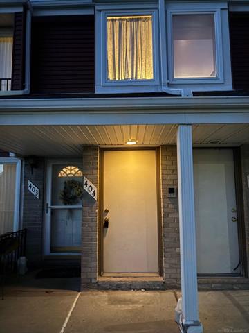 front view picture of 404 Sunset, Saint Clair Shores, MI. 48082