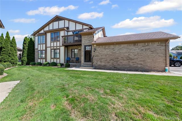 front view picture of 806 Country Club, Saint Clair Shores, MI. 48082