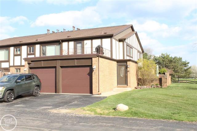 front view picture of 324 Country Club, Saint Clair Shores, MI. 48082