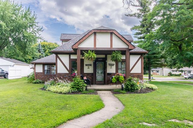 front view picture of 357 Riddle St, Howell, MI. 48843