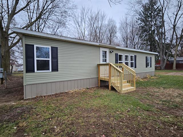 front view picture of 914 Sioux Dr, Union City, MI. 49094