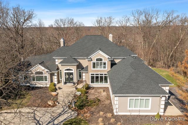front view picture of 1370 Old Oak Hill Drive, Ada, MI. 49301