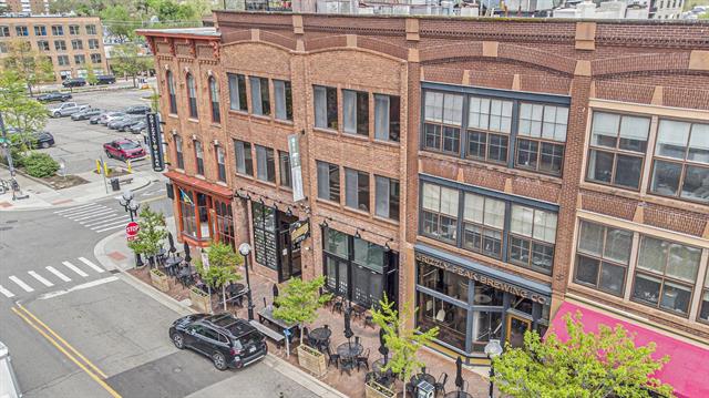 front view picture of 120 W Washington Street, Ann Arbor, MI. 48104
