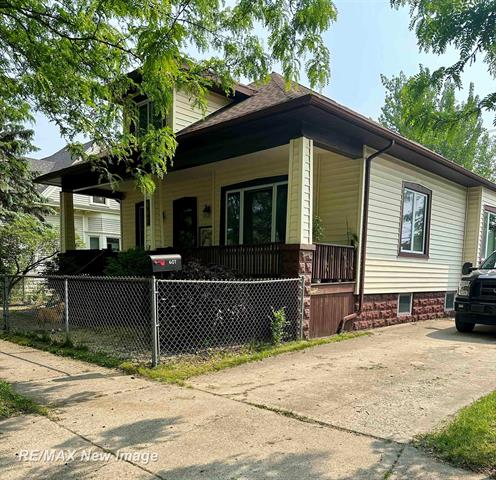 front view picture of 607 Fraser, Bay City, MI. 48708