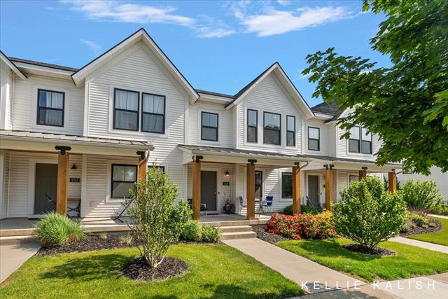 front view picture of 2519 Invernessse  Road, Grand Rapids, MI. 49546