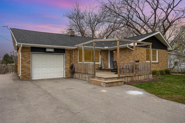 front view picture of 5098 Oakhurst Ct, Bay City, MI. 48706