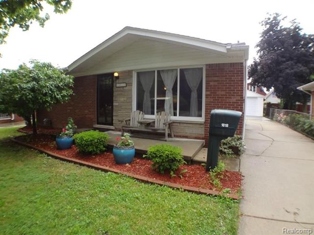 front view picture of 1818 Rowland Ave, Royal Oak, MI. 48067
