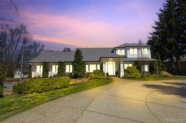 front view picture of 46790 W 11 Mile Rd, Novi, MI. 48374