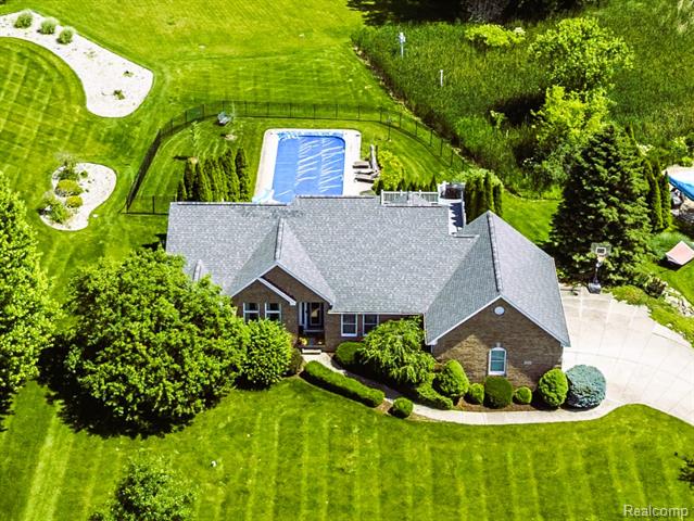 front view picture of 9465 Shyre Circle, Davison, MI. 48423
