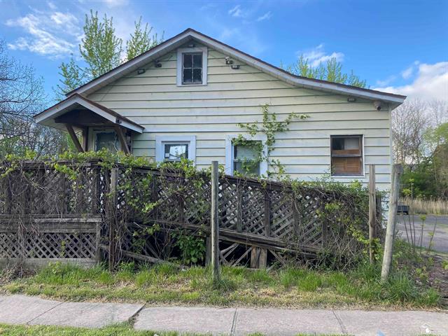 front view picture of 330 Nelson St, Adrian, MI. 49221