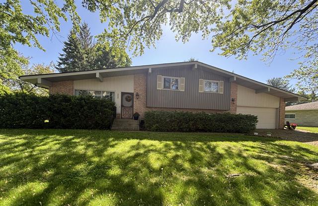 front view picture of 300 S Maple Street, Sturgis, MI. 49091