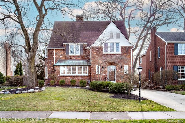 front view picture of 25455 Dundee Rd, Royal Oak, MI. 48067