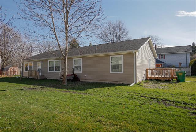 front view picture of 106 W Michigan Avenue, White Pigeon, MI. 49099
