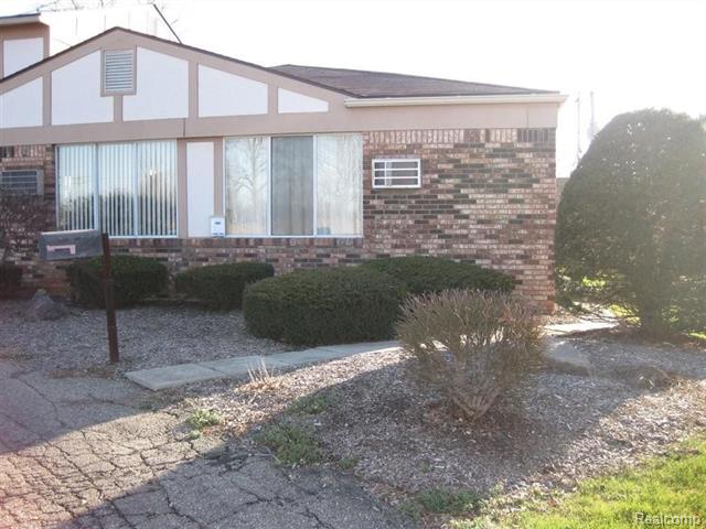 front view picture of 61135 11 Mile, South Lyon, MI. 48178