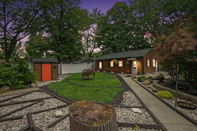 front view picture of 7542 Main Street, Newaygo, MI. 49337