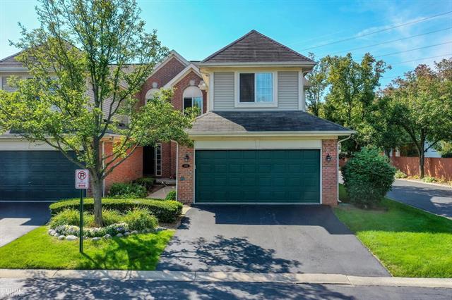 front view picture of 400 James Cir, Royal Oak, MI. 48067