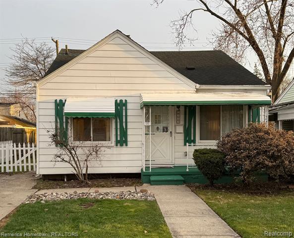 front view picture of 2212 Rowland Ave, Royal Oak, MI. 48067