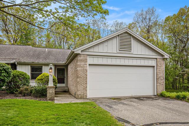 front view picture of 53 Skylinenw  Circle, Grand Rapids, MI. 49504