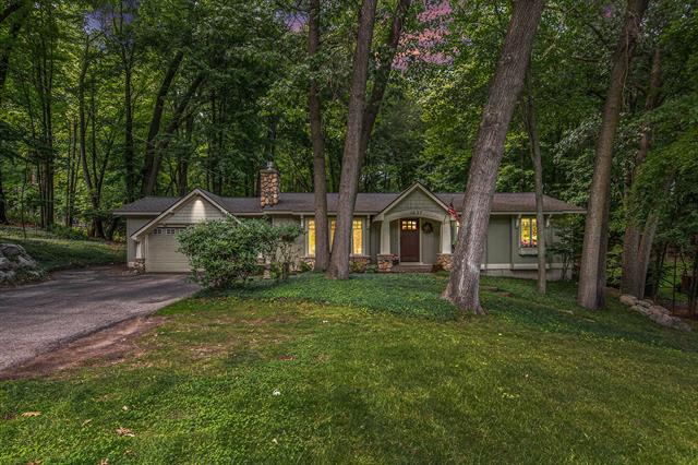 front view picture of 1637 Laraway Lakese  Drive, Grand Rapids, MI. 49546