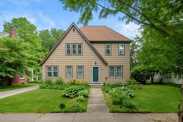 front view picture of 1021 Roseland Avenue, Kalamazoo, MI. 49001