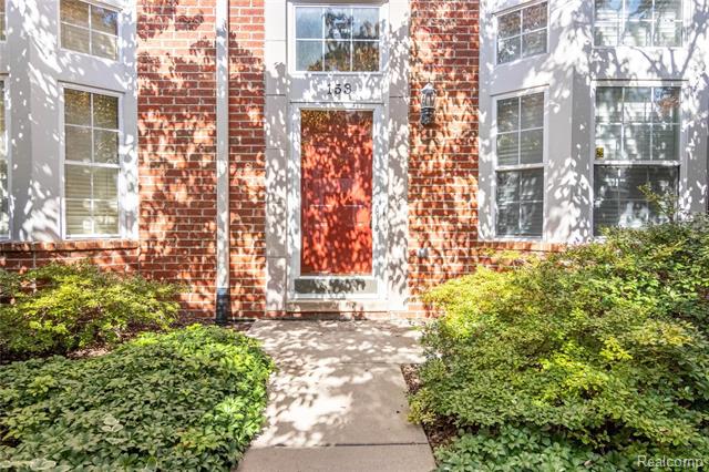 front view picture of 153 N Georgetown Sq, Royal Oak, MI. 48067
