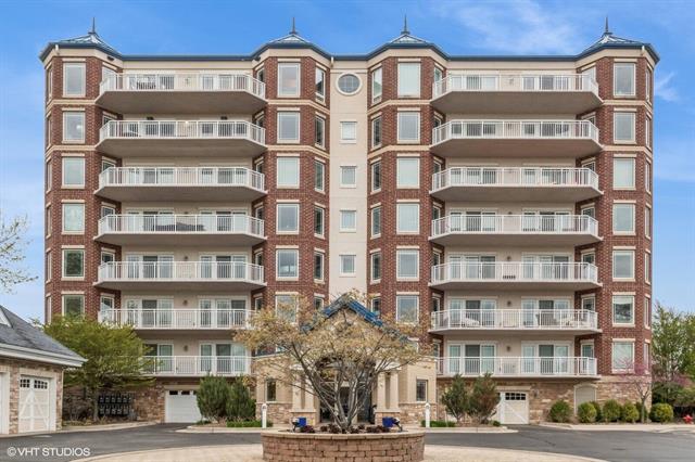 front view picture of 200 Lake Street, Saint Joseph, MI. 49085