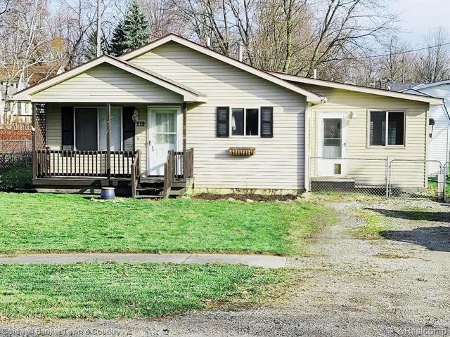 front view picture of 219 Elm Road, Webberville, MI. 48892