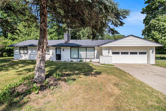 front view picture of 1722 N Benson Road, Fountain, MI. 49410