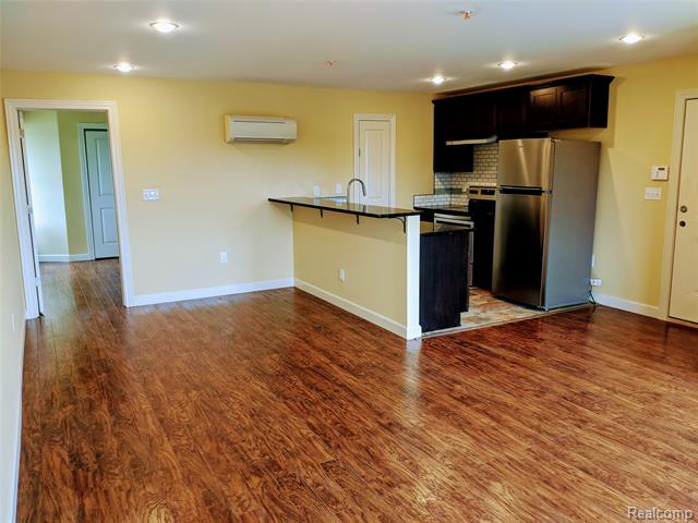 front view picture of 89 E Edsel Ford Fwy, Detroit, MI. 48202