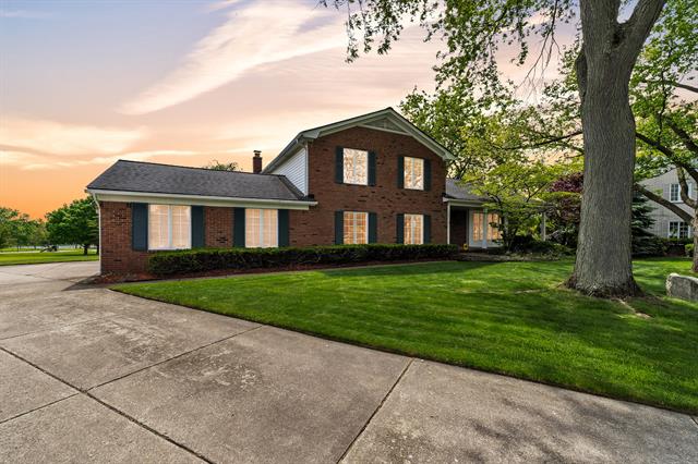 front view picture of 36201 Trenton Ct, Farmington, MI. 48335