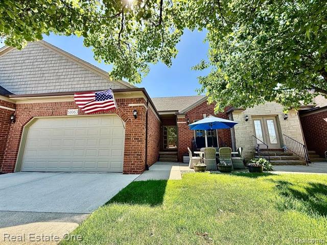 front view picture of 51063 Paxton Drive, New Baltimore, MI. 48051