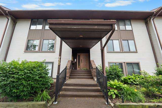 front view picture of 730 Cliffs Drive, Ypsilanti, MI. 48198