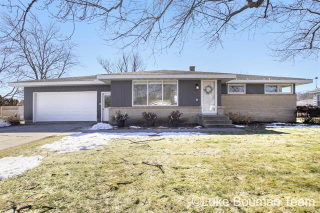 front view picture of 54 W 35Th Street, Holland, MI. 49423