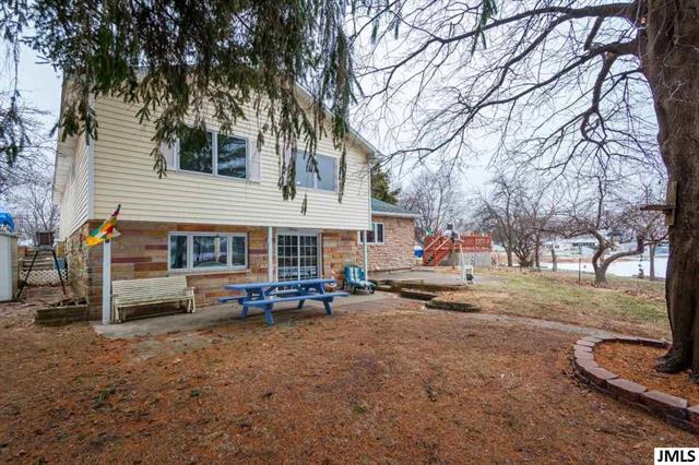 front view picture of 284 Washington Dr, Michigan Center, MI. 49254