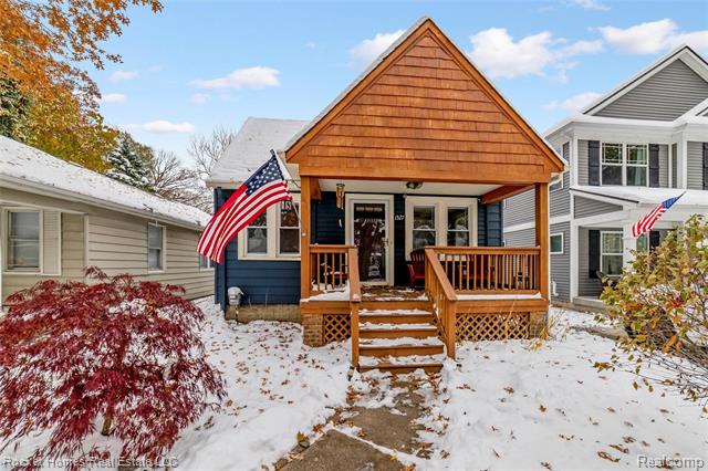 front view picture of 1327 Mohawk Ave, Royal Oak, MI. 48067