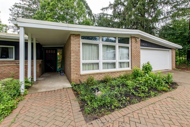 front view picture of 3431 Pineview Dr. East, Dexter, MI. 48130